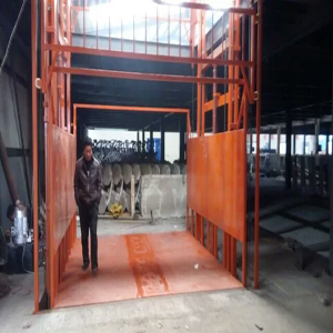 導(dǎo)軌式升降機(jī)