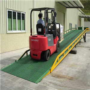 移動(dòng)式登車橋